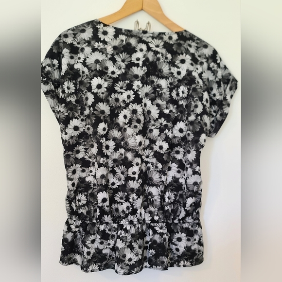 Michael Kors Black and White Daisy Blouse, Size large - Picture 6 of 6